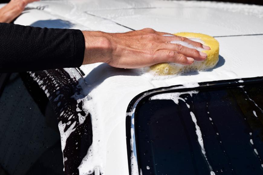 【完全ガイド】洗車場でのセルフ手洗いのやり方｜効率的な手順や設備の使い方も解説