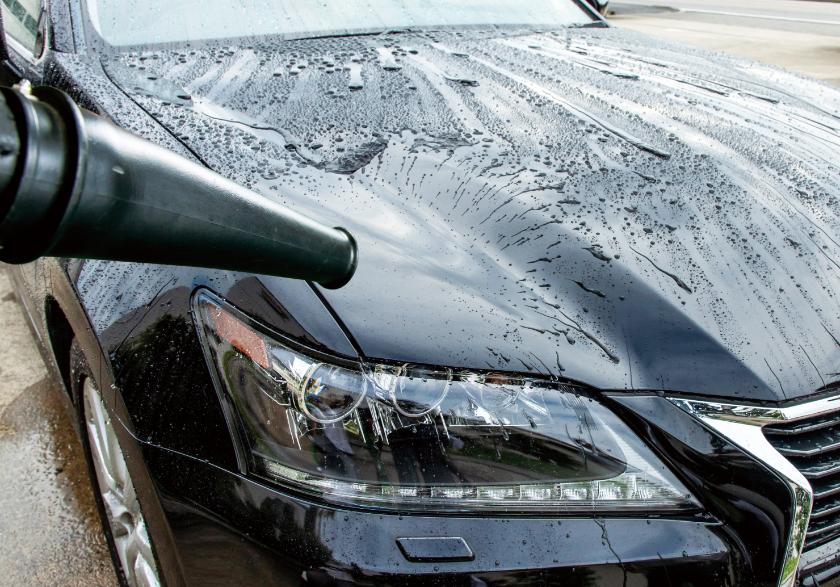 洗車後の水滴を飛ばす！洗車場のエアーブローの正しい使い方やメリット・注意点とは？