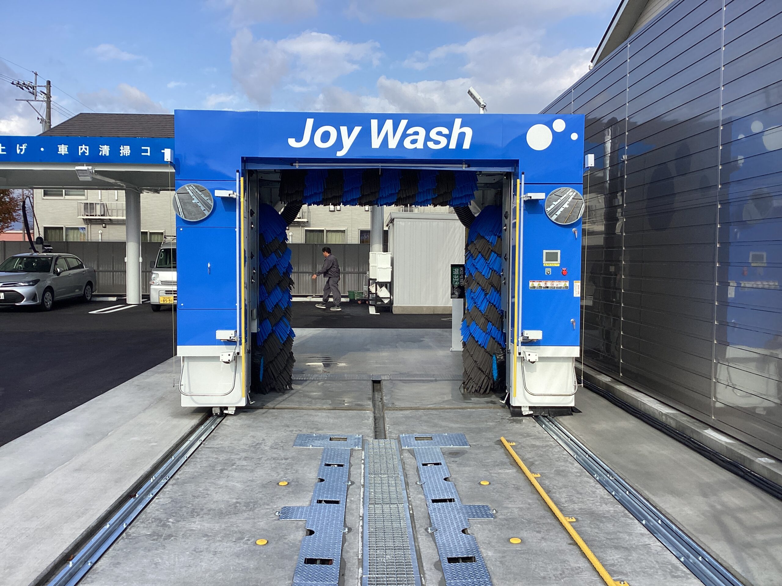 （株）オカモト – セルフ鯖江ルート８号店