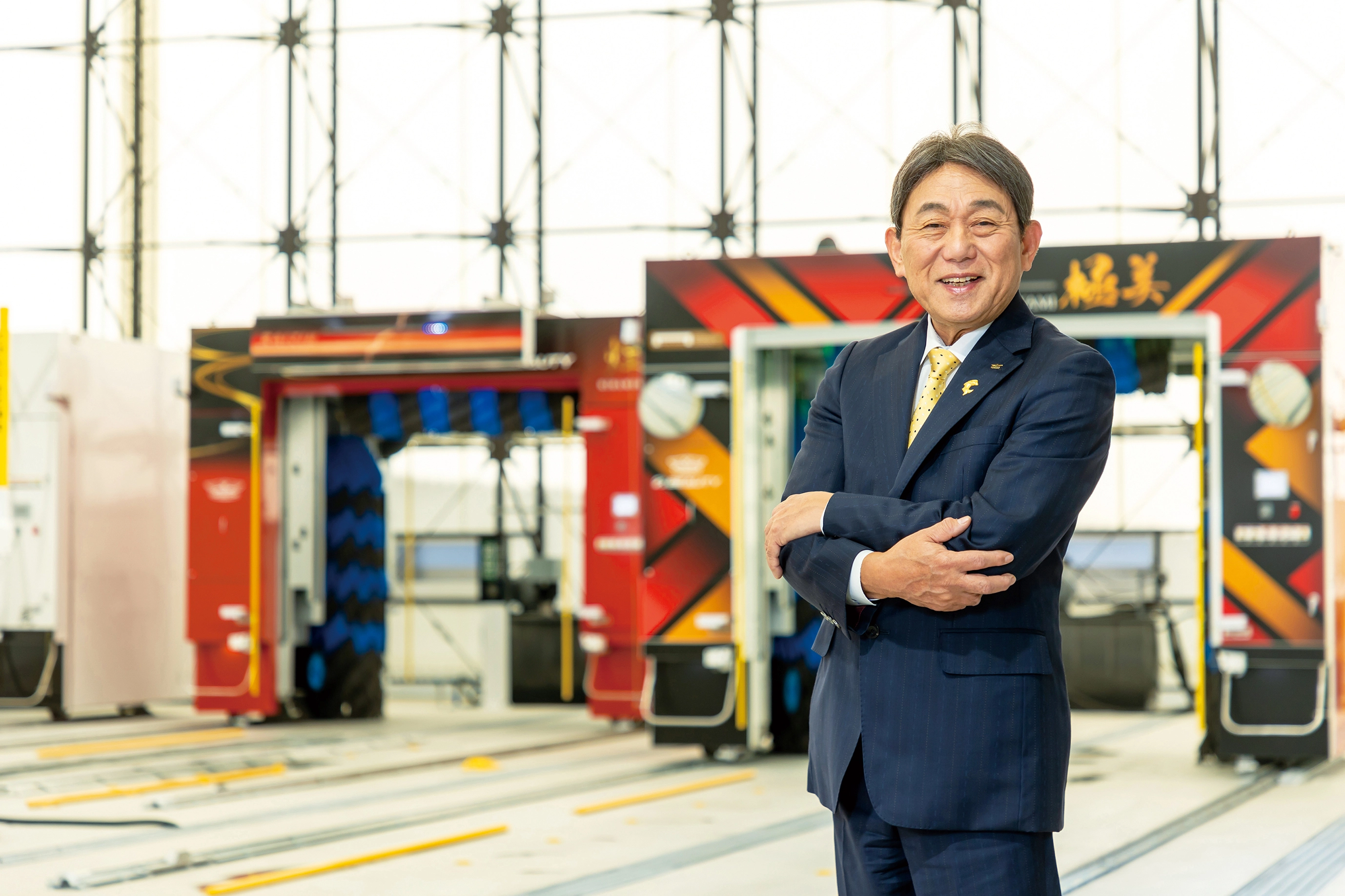 ドライバー様とオーナー様の架け橋となり、快適なカーライフを提供します。代表取締役会長兼社長 竹内 英二