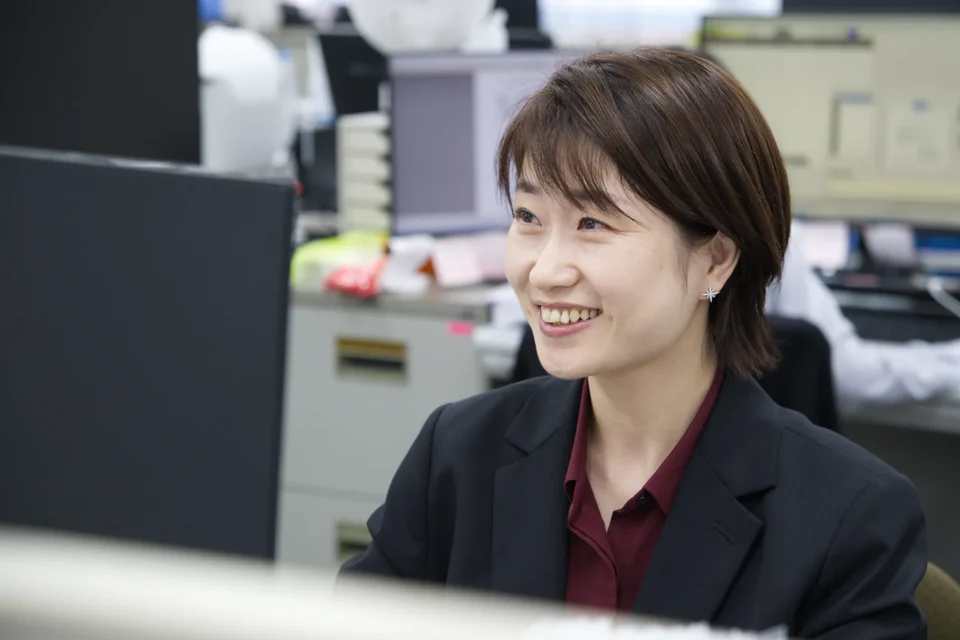 経理のY.Aさんの仕事風景