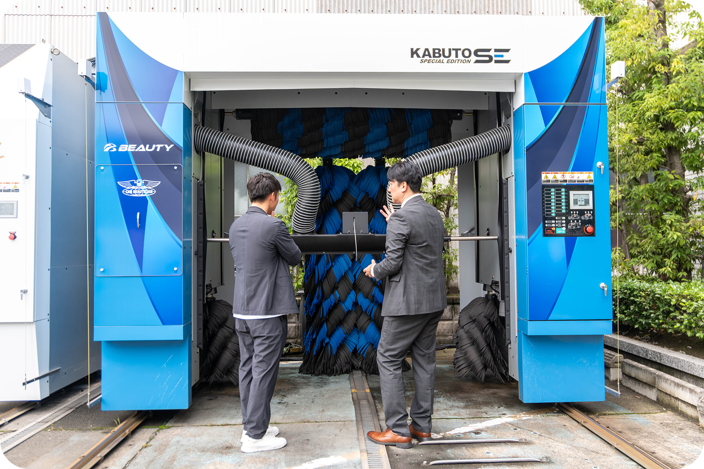 タケウチビユーテーの仕事風景9｜洗車機の開発・製造・販売の現場